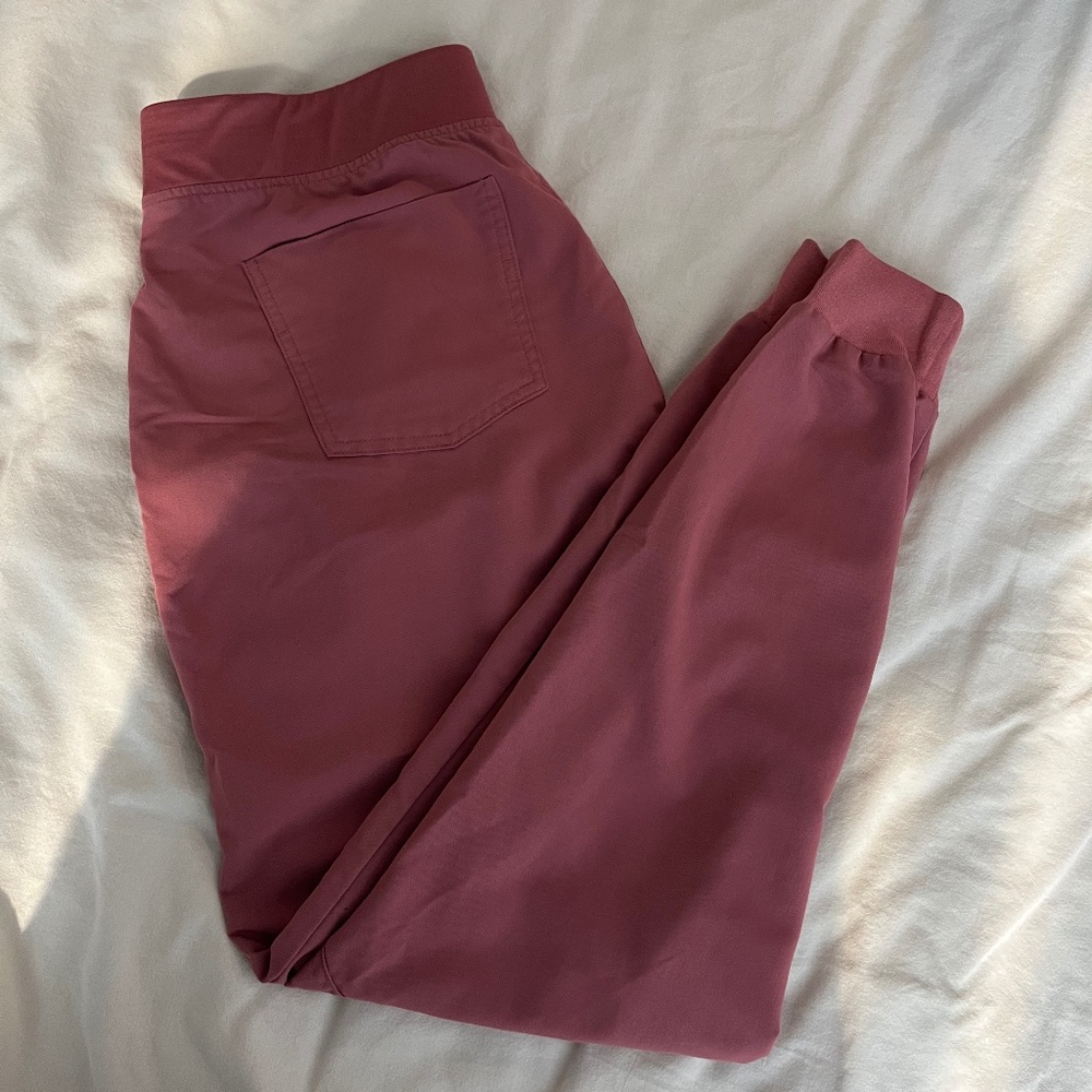 FIGS Zamora Jogger Scrub Pants in Mauve